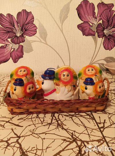 Солонка и перечница, салфетница