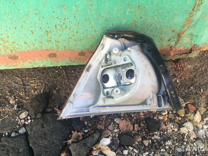 Фольксваген гольф 5 задний правый фонарь