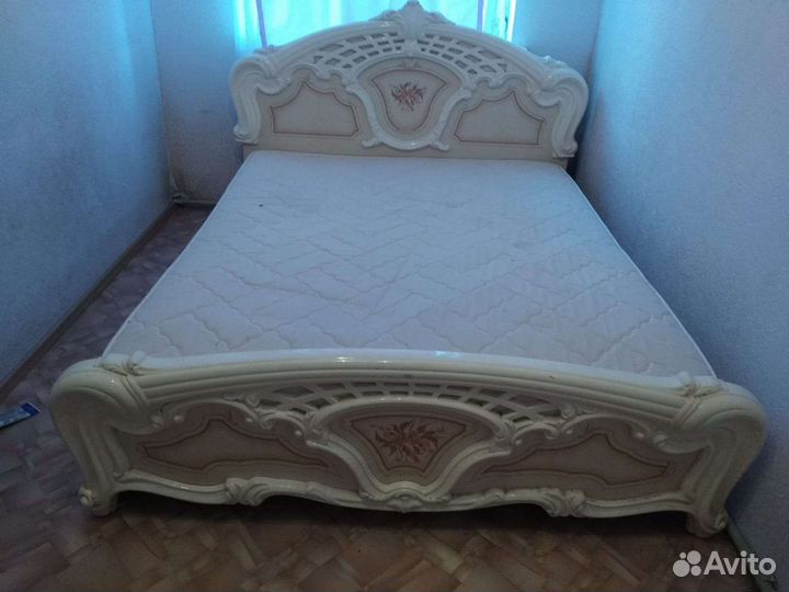 Спальный гарнитур бу вместе с матрасом 45000 торг