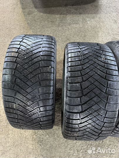 Pirelli Ice Zero FR 245/40 R18 97H