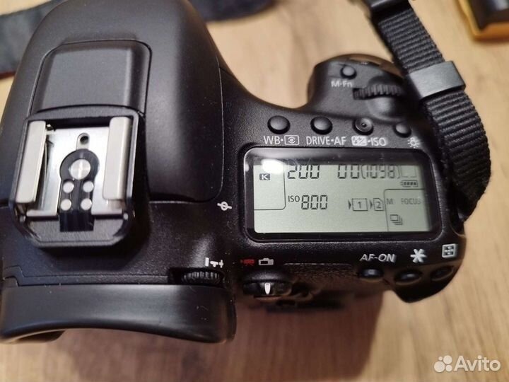 Зеркальный фотоаппарат Canon 7d mark ii комплект