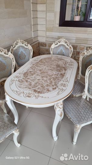 Стол и стулья