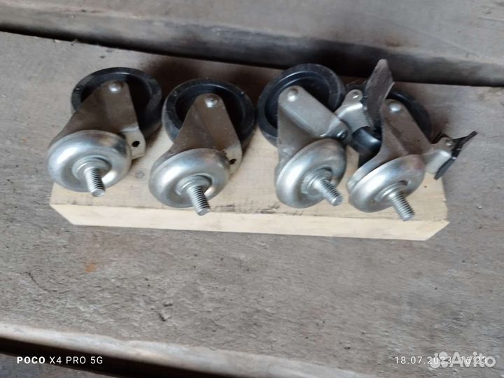 Кресло на колесиках