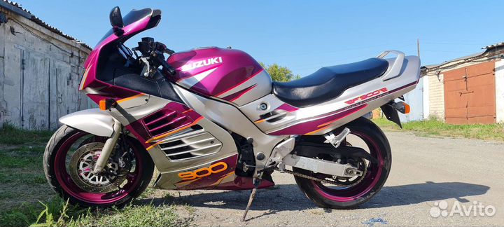 Suzuki RF900R