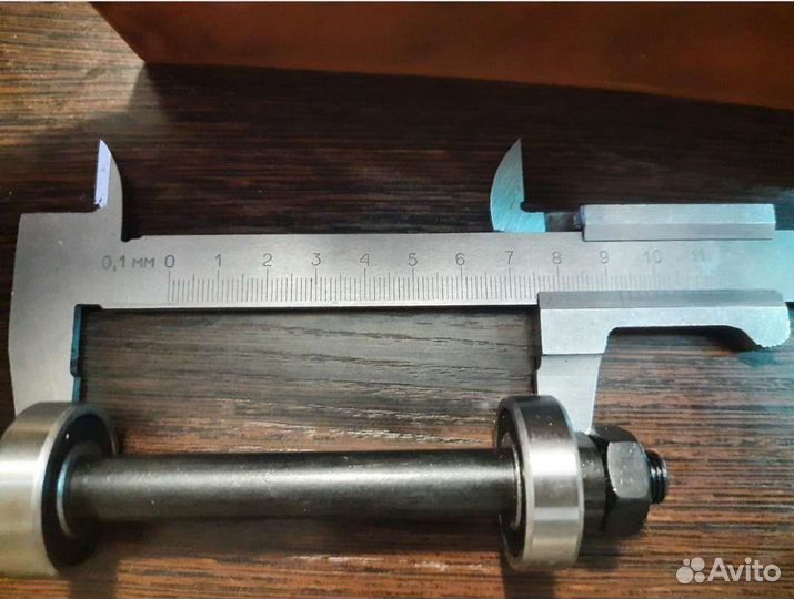 Оси на промышленых подшипниках