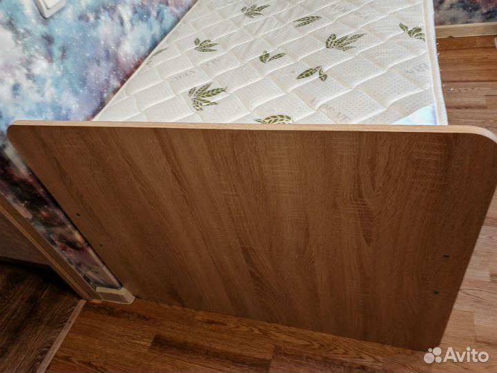 Кровать с матрасом бу