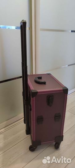 Чемодан для мастера маникюра или визажиста