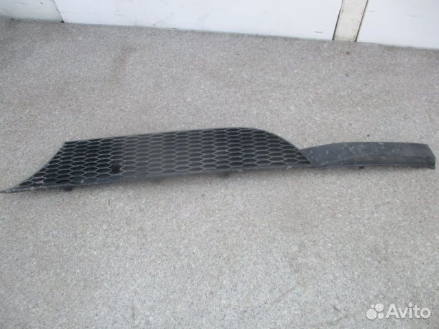 Решетка в капот правая нижняя Mercedes-Benz A94088