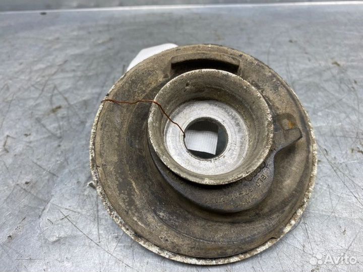 Опора переднего амортизатора Volkswagen Passat