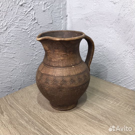 Глиняный кувшин ручной работы