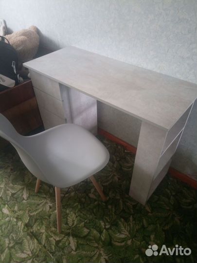 Компьютерный стол и стул