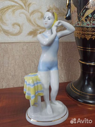 Статуэтка Юная купальщица