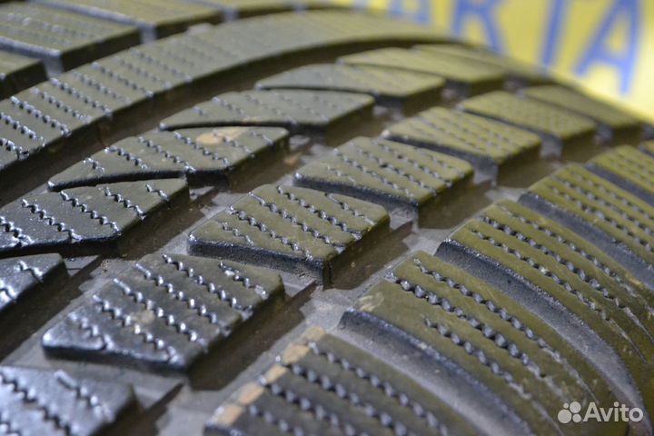 Hankook IceBear W300 235/50 R18