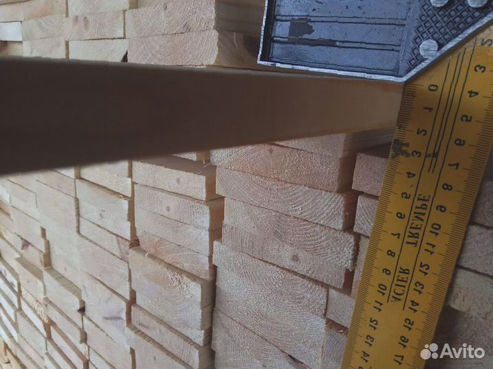 Доски из сосны, легкий и прочный материал для строительства