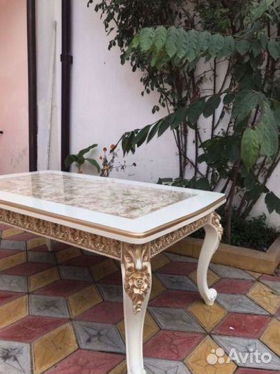 Журнальный столик