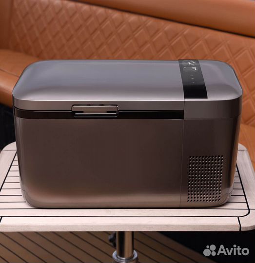 Люксовый мобильный холодильник Bork z631