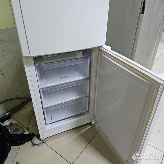Холодильник Hotpoint Ariston