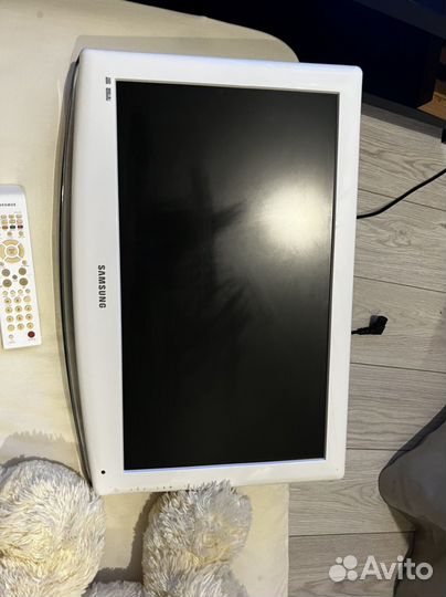 Самсунг белый 24 диагональ