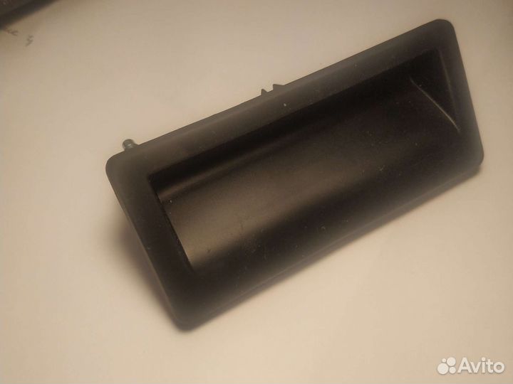 Кнопка замка багажника 5N0827566B VW, Audi, Skoda