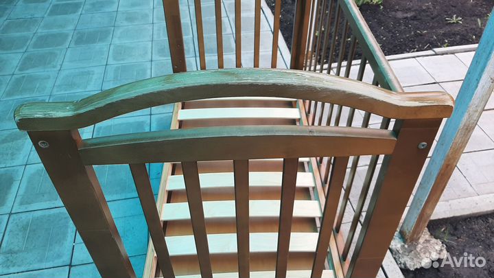 Детская кроватка с матрасиком из массива дерева