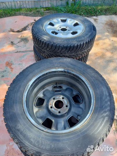 Yokohama E102 215/65 R16