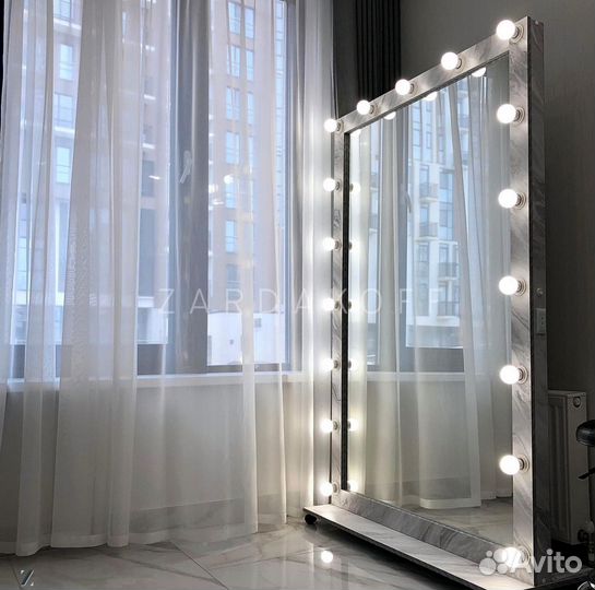 Гримерное зеркало с подсветкой