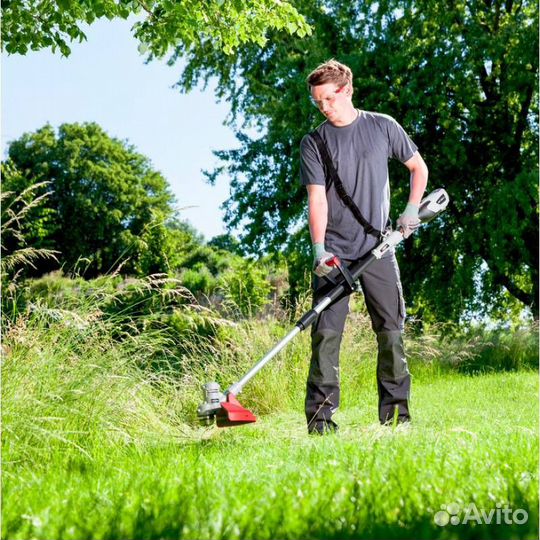 Покос травы триммером