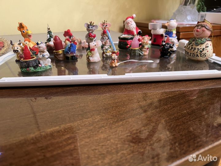 Коллекция подсвечников и мелких фигурок