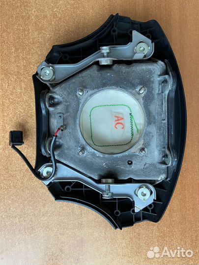 Подушка безопасности водителя Airbag Toyota Prado