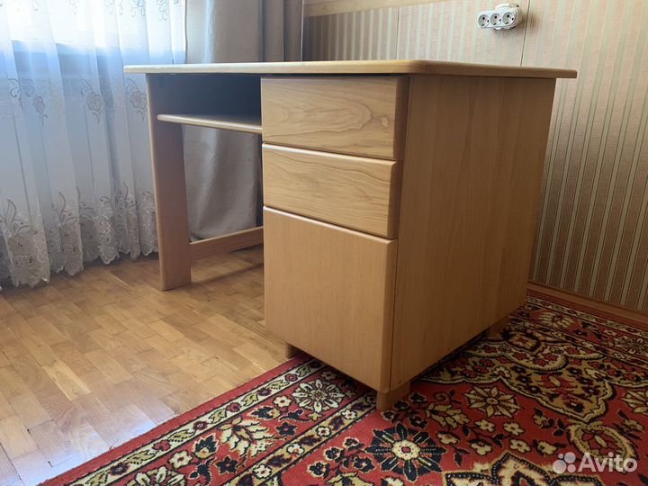 Письменный стол из массива