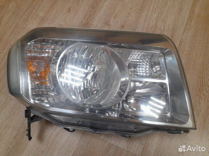 Фара галоген правая Honda Pilot 2 2008-2011