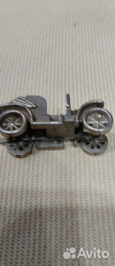 Кабриолет брелок металлический