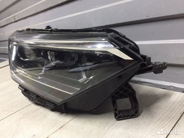 Фара правая Volkswagen Polo 6 лифтбек 2020