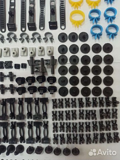 Продам комплект пластиковых клипс 2103, 2106, 2107