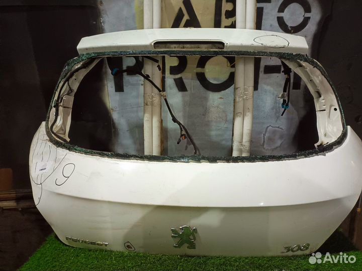Крышка багажника Peugeot 308