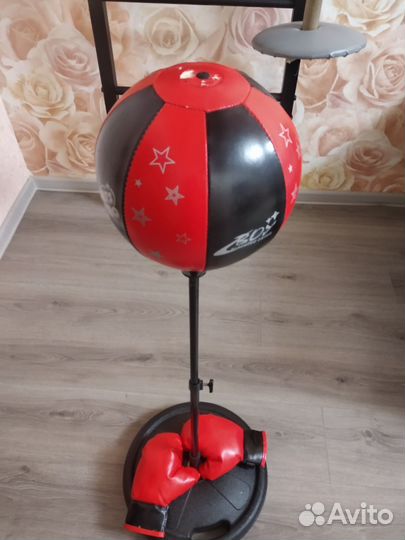 Спортивная груша с перчатками