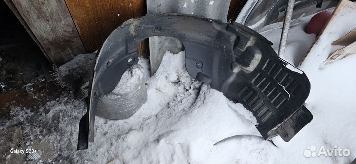 Подкрылок Kia Sorento передний правый