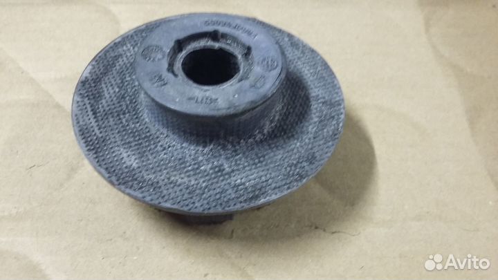 Nissan подушка задней пружины