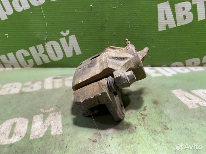 Суппорт тормозной передний правый Mitsubishi