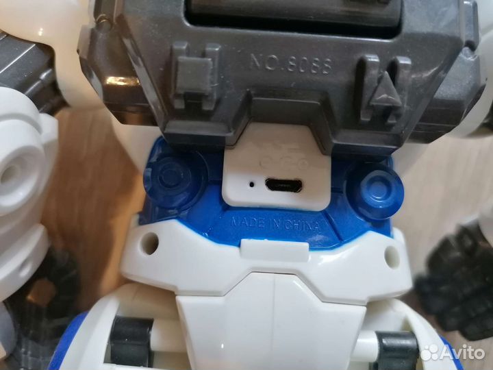 Игрушка робот