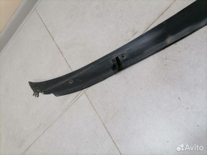 Планка под лобовое стекло Nissan bluebird 1983-90