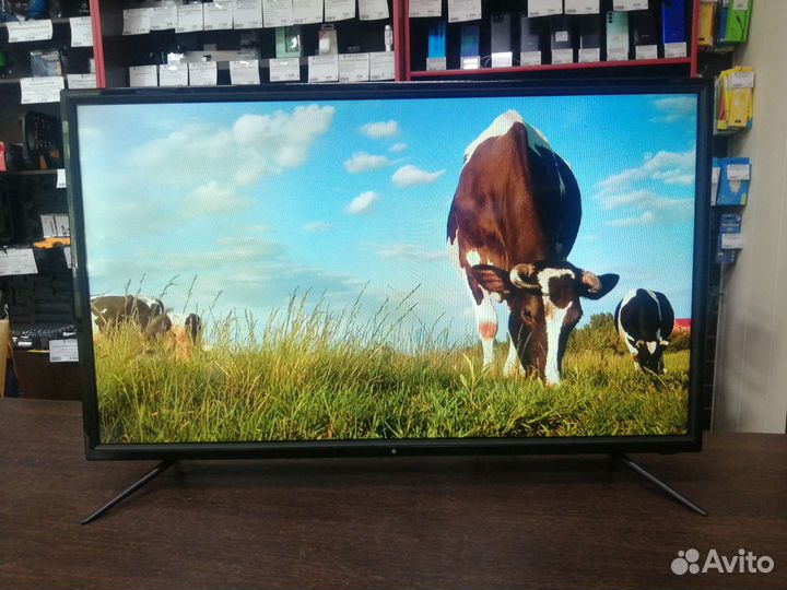 2) Телевизор dexp H32F8000Q (Smart TV)