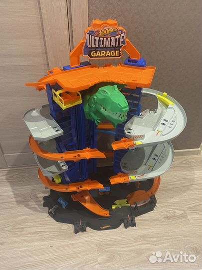 Трек парковка Hotwheels