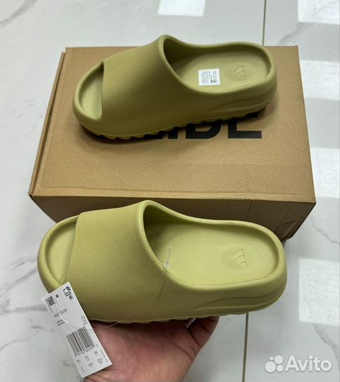 Сланцы унисекс Adidas Yeezy Slide