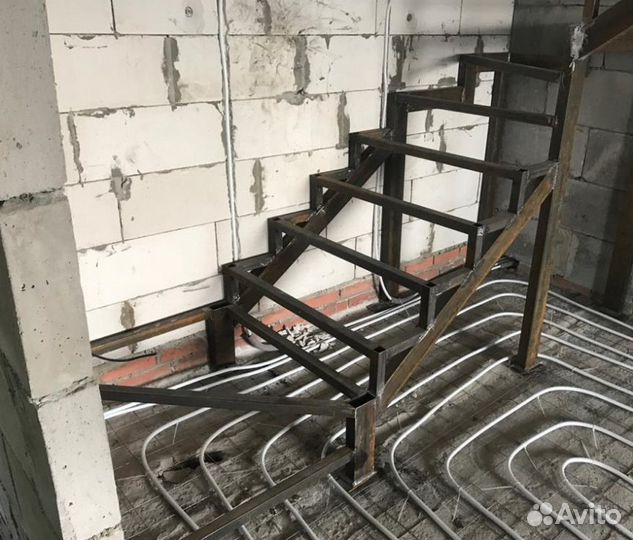 Каркас из метала Лестницы на Монокосоуре на Дачу