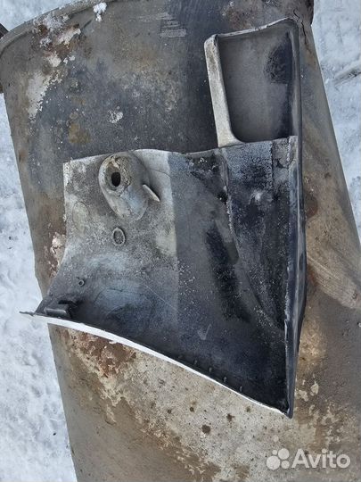 Брызговик передний правый toyota carina ED ST202