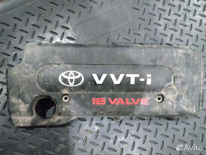 Декоративная крышка двигателя Toyota RAV4 2008 год
