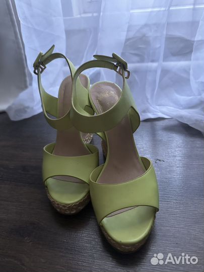 Босоножки женские 38 размер