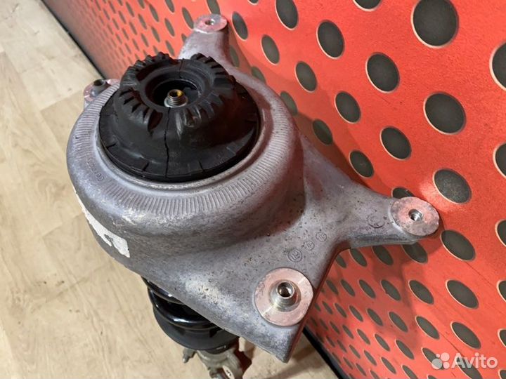 Амортизатор передний левый Porsche Macan 95B 2021