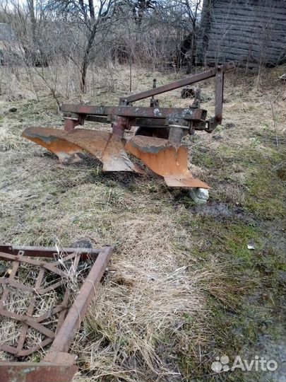 Плуг трехкорпусный